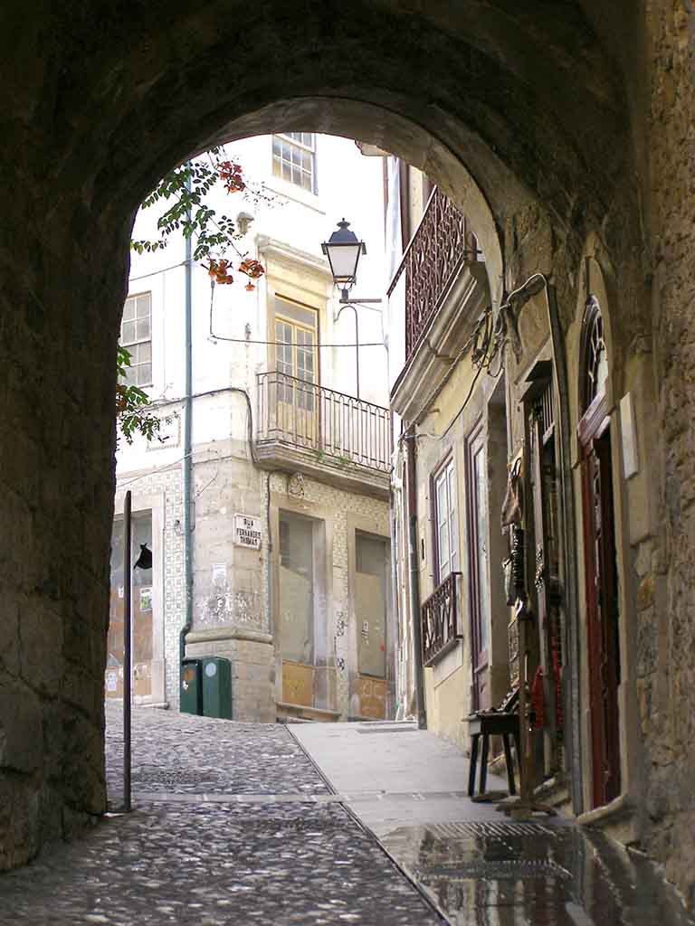 879 - Passeggiata tra i vicoli di Coimbra - Portogallo