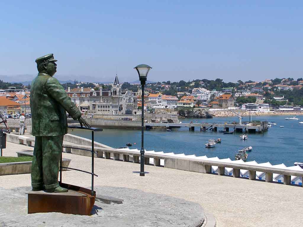 888 - Statua di Dom Carlos con vista della cittÃ  di Cascais - Portogallo
