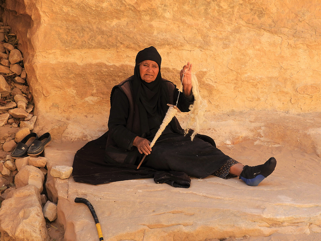 1066 - Donna beduina a Piccola Petra - Giordania