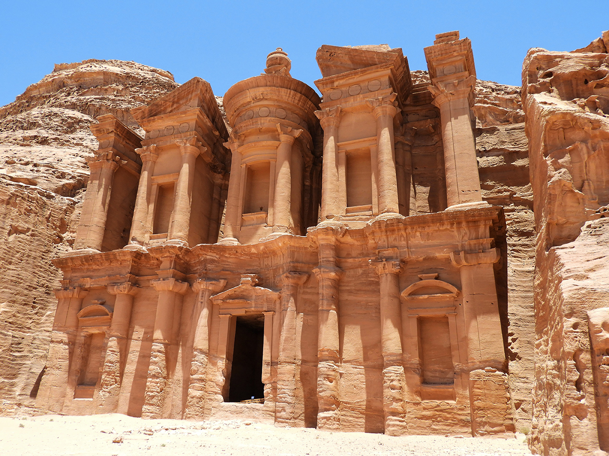 1065 - - Il Monastero scavato nella roccia a Petra - Giordania