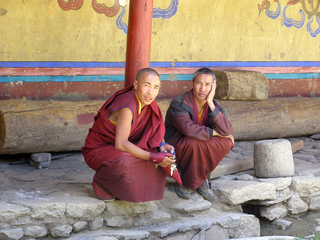 385 - Monaci presso monastero di Gyantse - Tibet