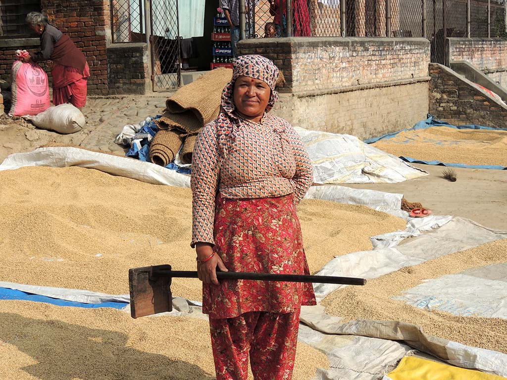 942 - Per le strade della citta' vecchia di Bhagdaon/4  - Nepal
