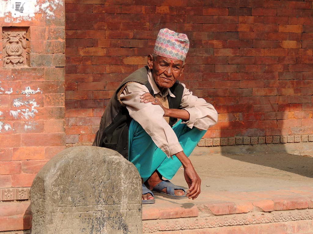 943 - Per le strade della citta' vecchia di Bhagdaon/5 - Nepal