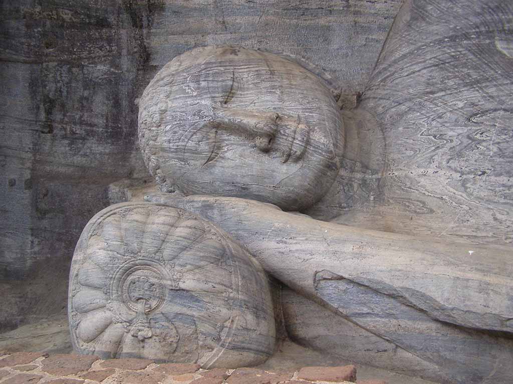 312 - Il Gal Vihara o tempio della roccia nera a Polonnaruwa - Sri Lanka