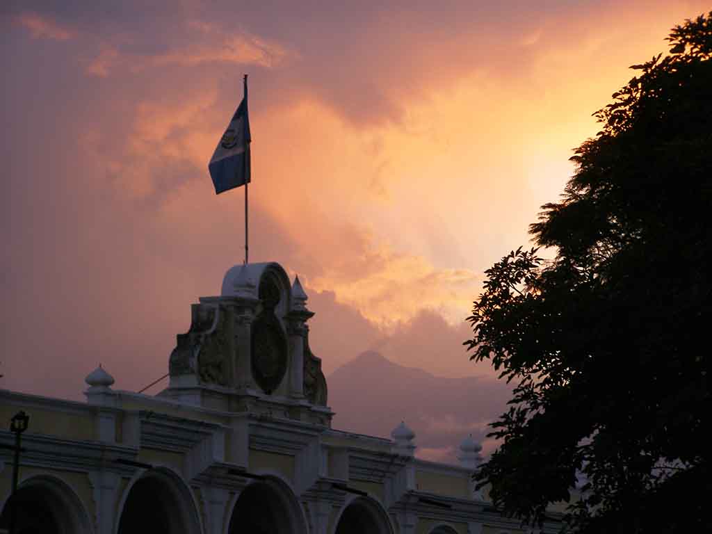 795 - Tramonto sul Palazzo Nazionale a Cittï¿½ del Guatemala - Guatemala