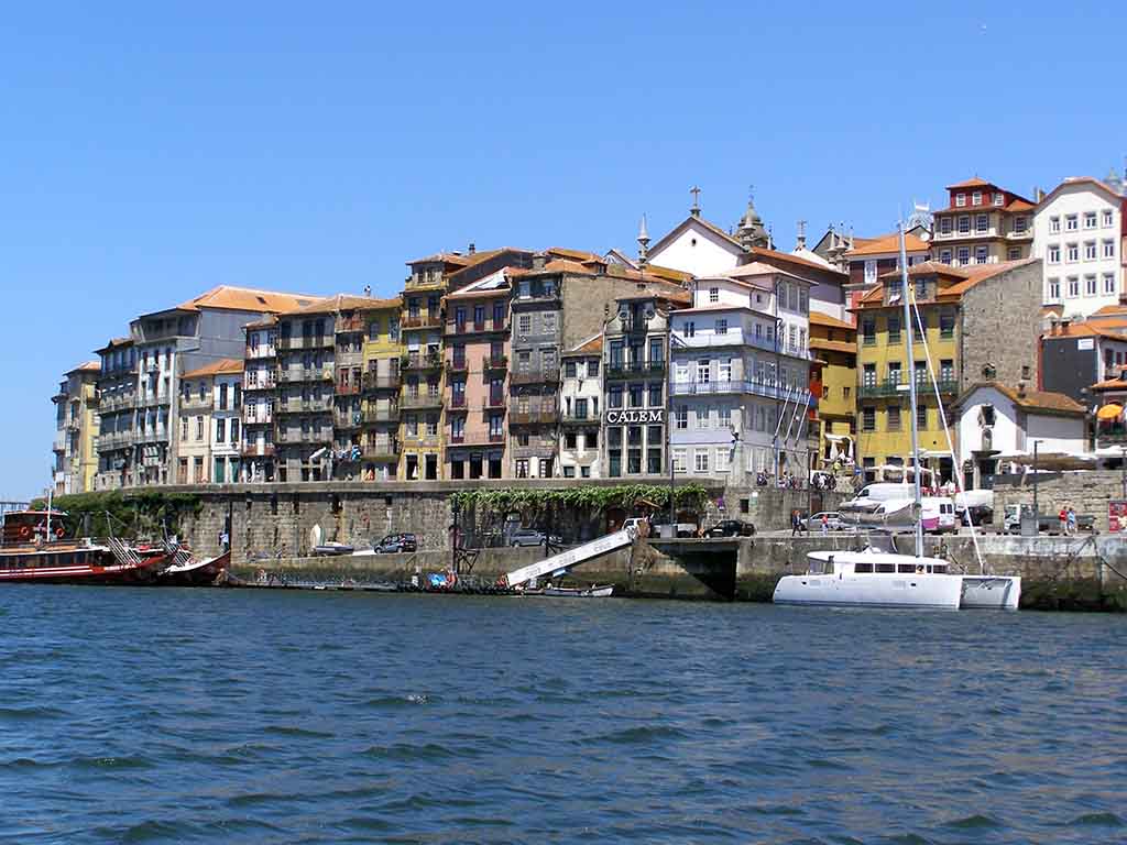 877 - Vista della citta' di Porto dal fiume Douro - Portogallo