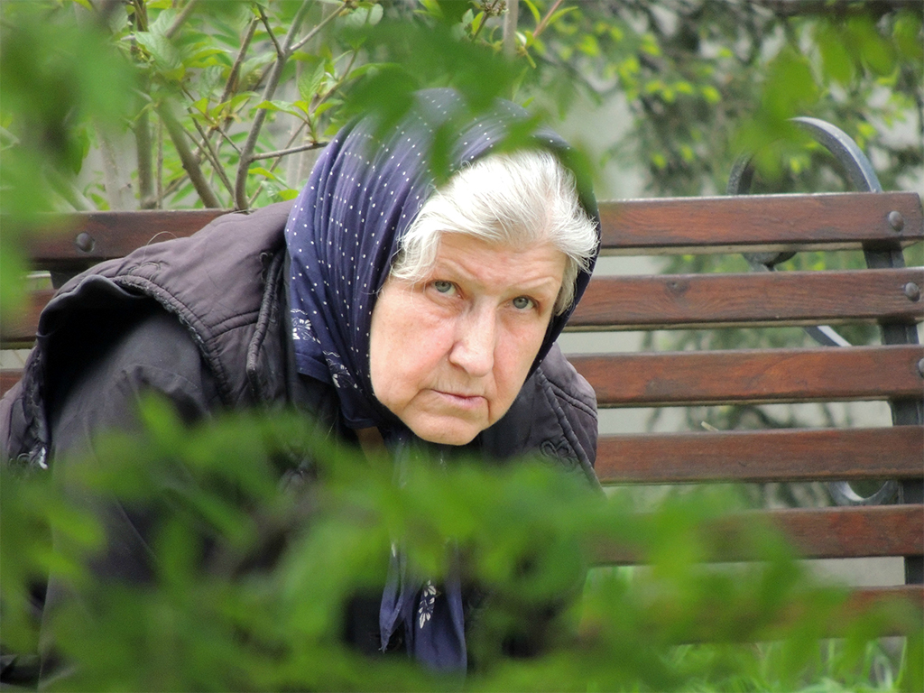 912 - donna nel giardino del monastero Znamensky presso Irkutsk