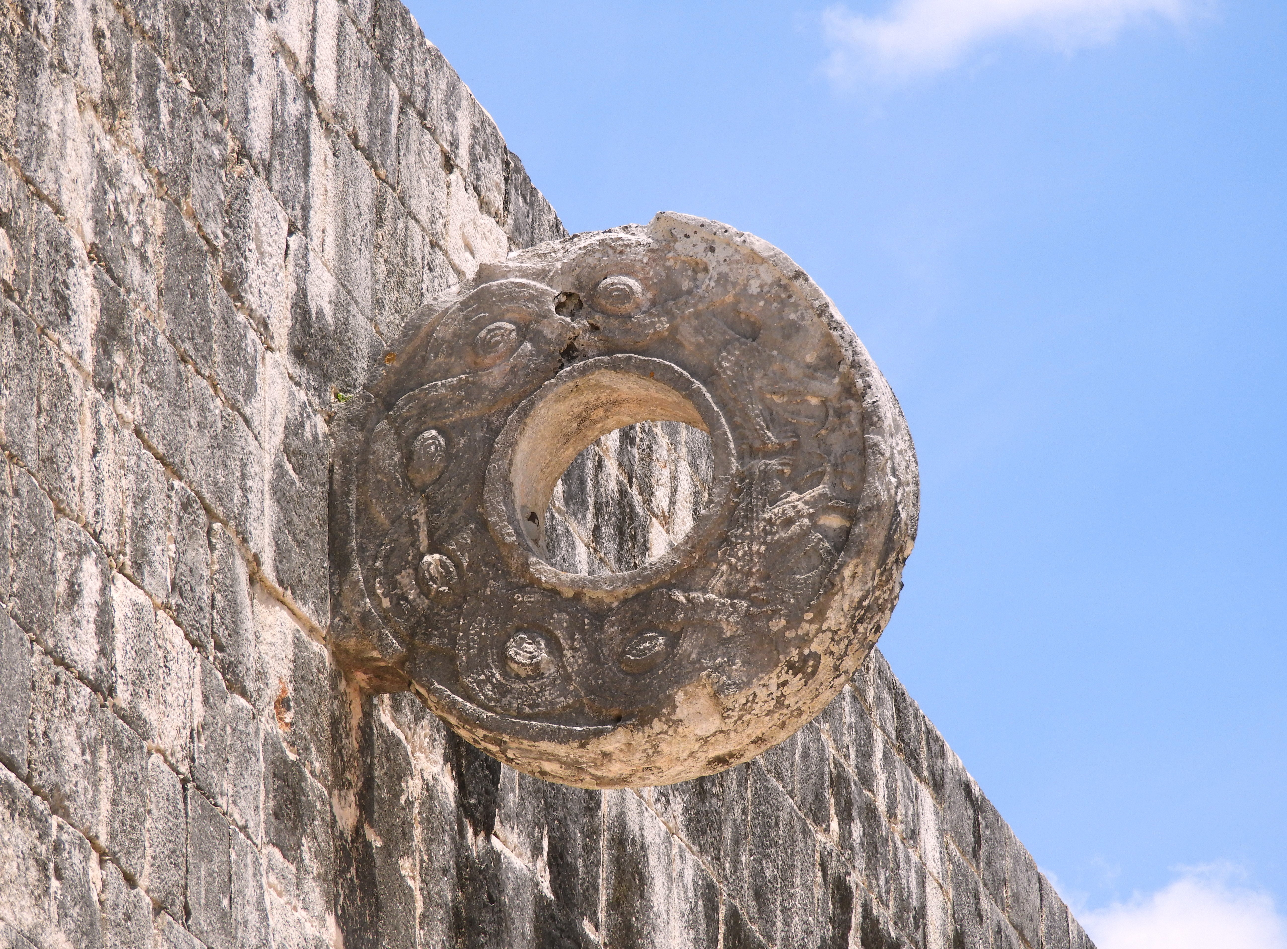 1267 - Particolare del campo del gioco della pelota a Chichen Itza - Messico