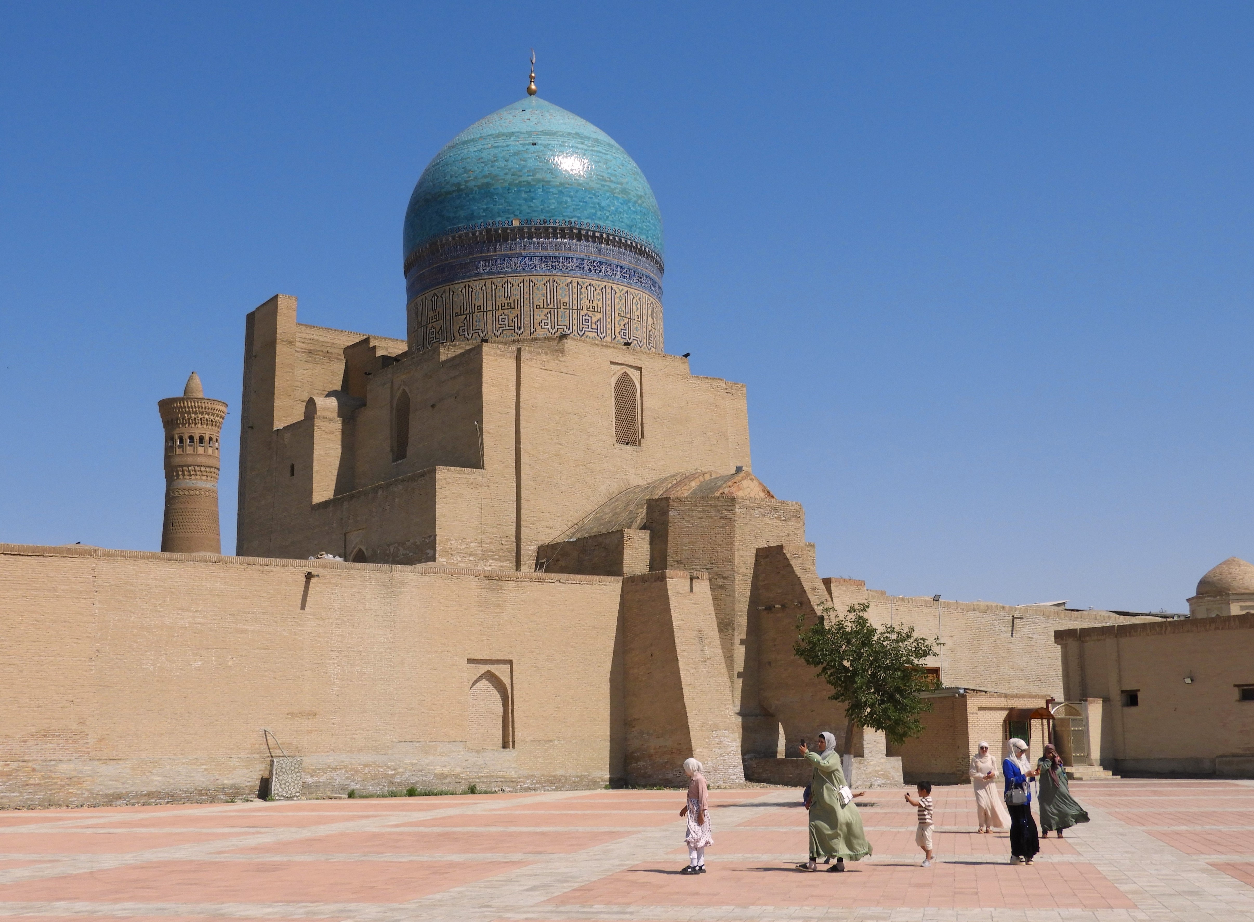 1256 - Esterno della moschea e del minareto di Kalon a Bukhara - Uzbekistan
