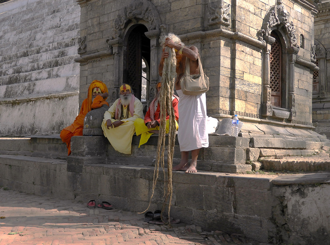 Asceti indÃ¹ presso il tempio di Pashupatinath a Kathmandu - Nepal