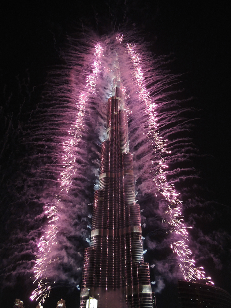 1044 - Fuochi di artificio sul Burj Khalifa in occasione della designazione di Dubai quale cittÃ  ospitante l'Expo 2020 - Emirati Arabi Uniti