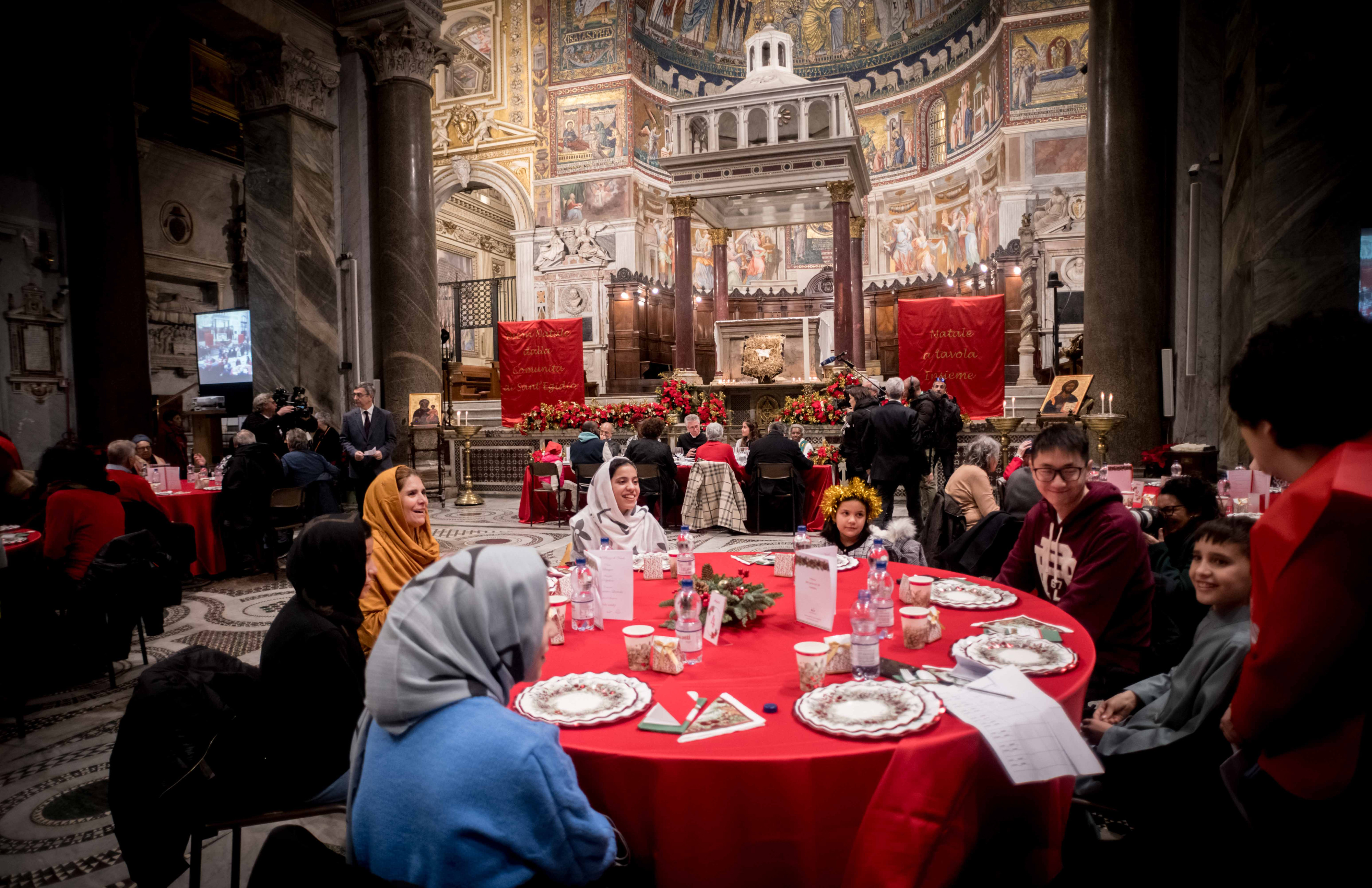 NATALE, SANTâEGIDIO: <br> IL PRANZO CON I POVERI