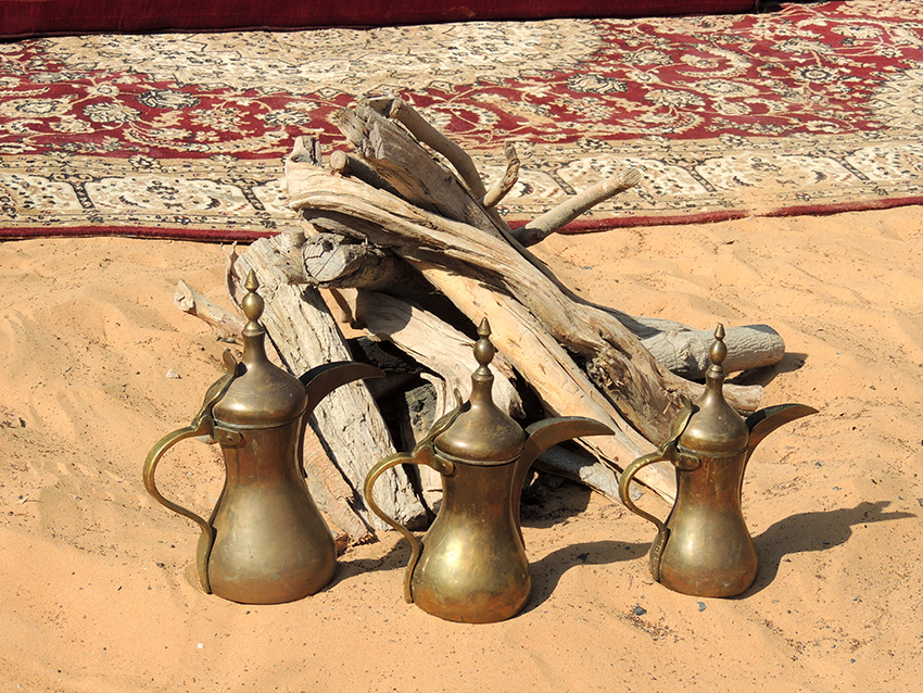 1052 - Necessario per la cerimonia del tÃ¨ presso l'Heritage Village a Abu Dhabi - Emirati Arabi Uniti