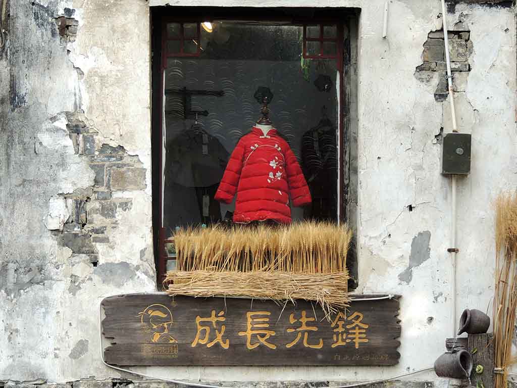 651 - Negozietto di moda tra i canali di Suzhou