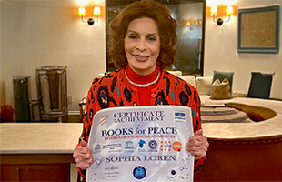 Premio Books for Peace 2024 a Sophia Loren, consegnato a Edoardo Ponti