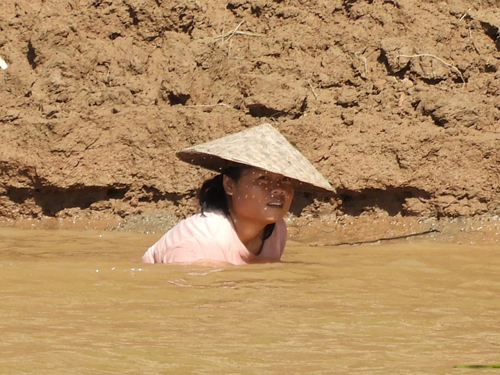 1281 - Lungo il fiume Mekong