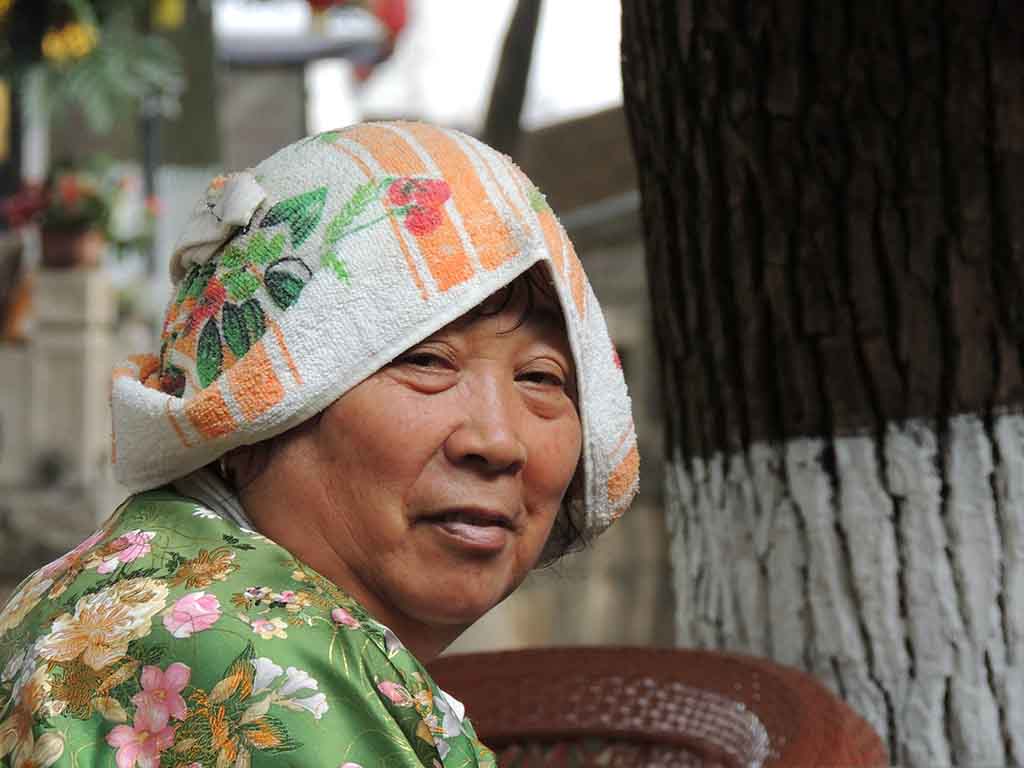 646 - Donna tra i canali di Suzhou