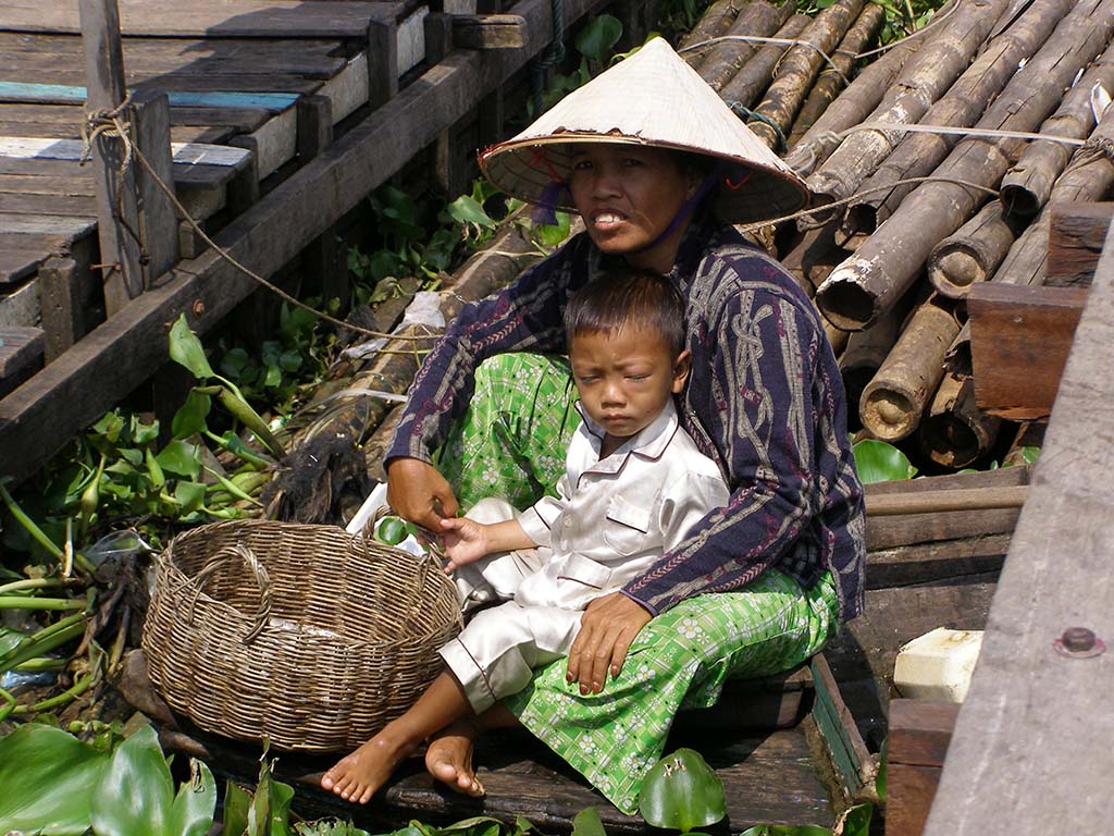 565 - Madre e figlio cambogiani - Cambogia