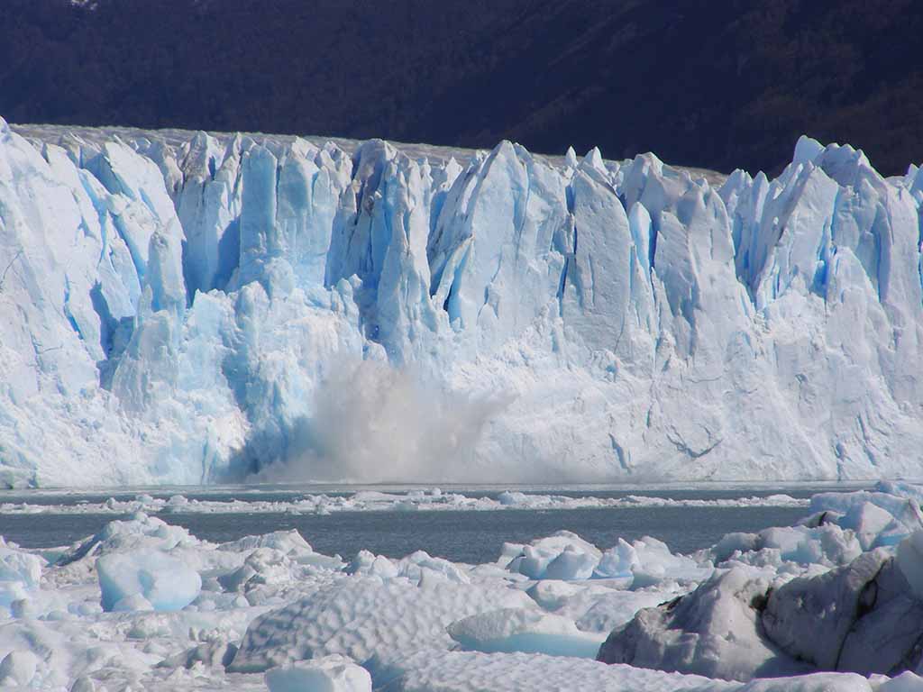 539 - Ghiacciaio Perito Moreno distacco di una lastra