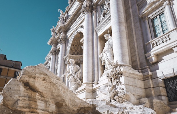 FONTANA DI TREVI SVUOTATA PER RESTYLING