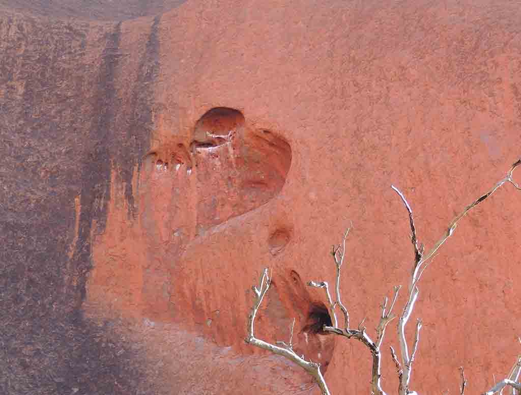 134 - Un cuore nella roccia di Ayers Rock - Australia