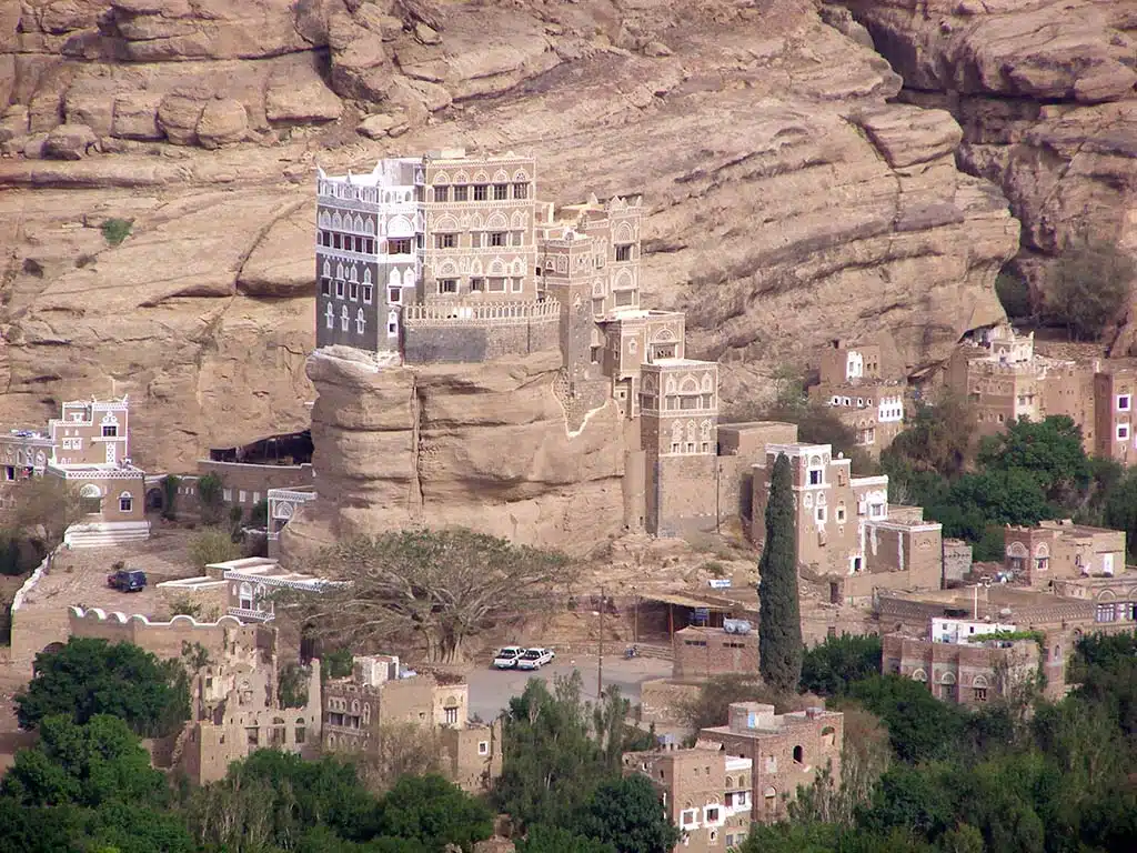 351 - Il palazzo sulla roccia di Dar al-Hajar
