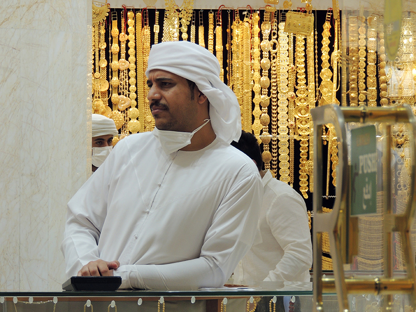 1040 - Venditore di gioielli nel souk del quartiere Deira a Dubai - Emirati Arabi Uniti