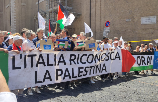 DI BATTISTA, 78MILA FIRME <br> PER LO STATO DI PALESTINA