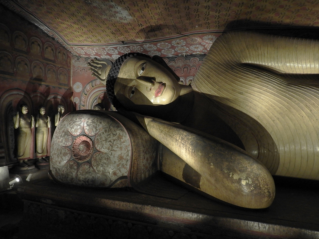 Budda reclinato nelle grotte di Dambulla - Sri Lanka