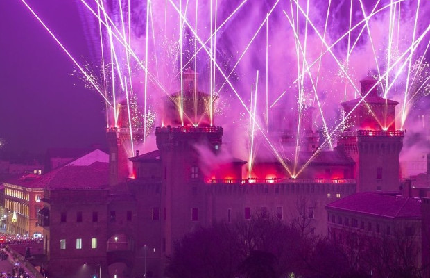 A FERRARA TORNA <BR> LâINCENDIO DEL CASTELLO 