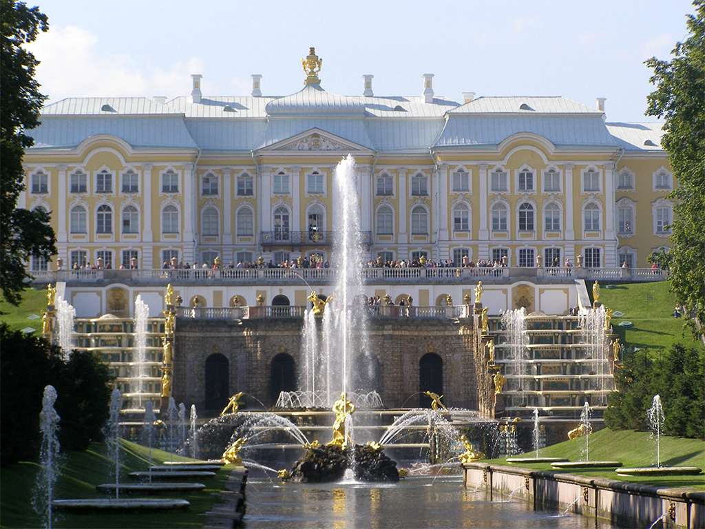 900 - palazzo e fontana a Petrodvorets nel pressi di San Pietroburgo