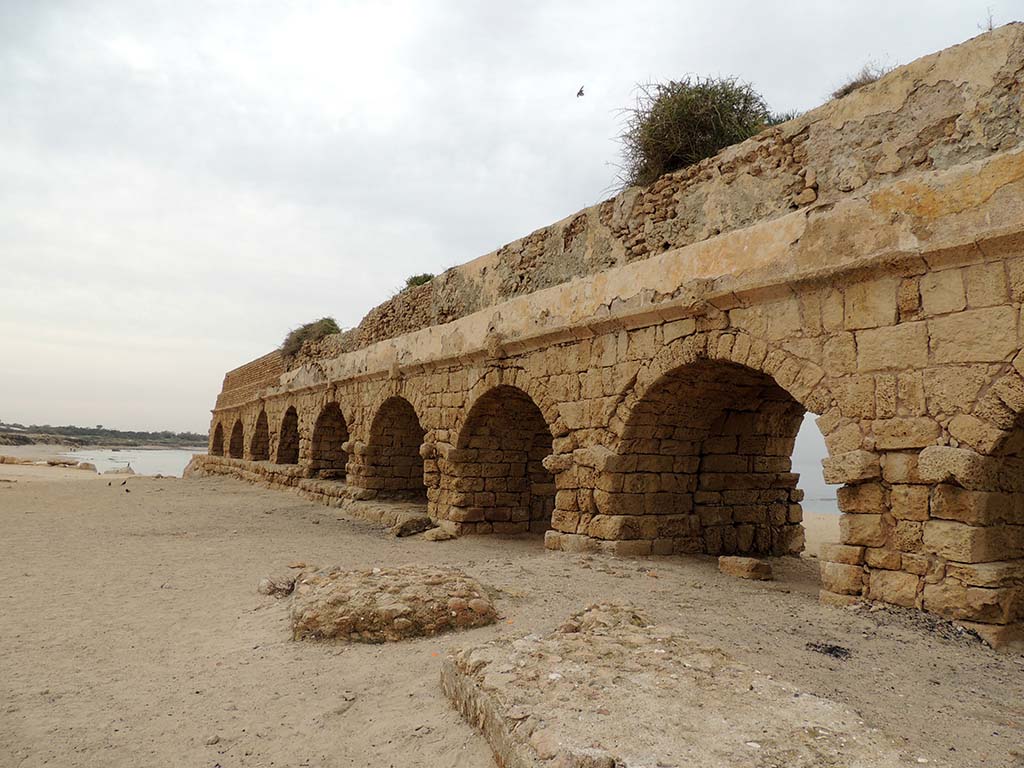 568 - Acquedotto romano a Casarea - Israele