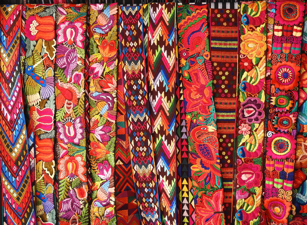 Cinture colorate nel mercato di Chichicastenango - Guatemala