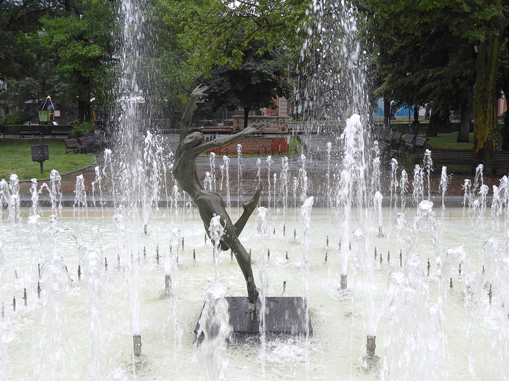 22 - Fontana nel giardino del Teatro a Sofia - Bulgaria