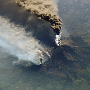 Etna eruption Forces Catania airport closure