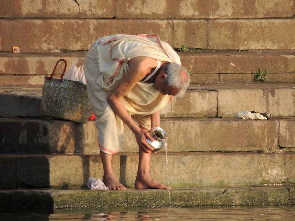 832 - Alba sul fiume Gange a Varanasi