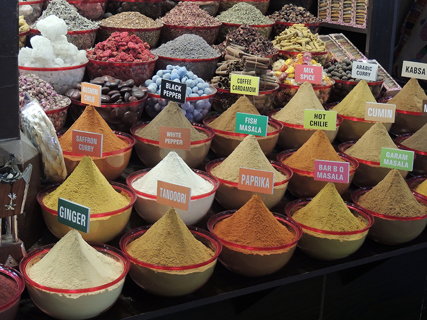 1038 - Mercato delle spezie nel souk del quartiere Deira a Dubai - Emirati Arabi Uniti