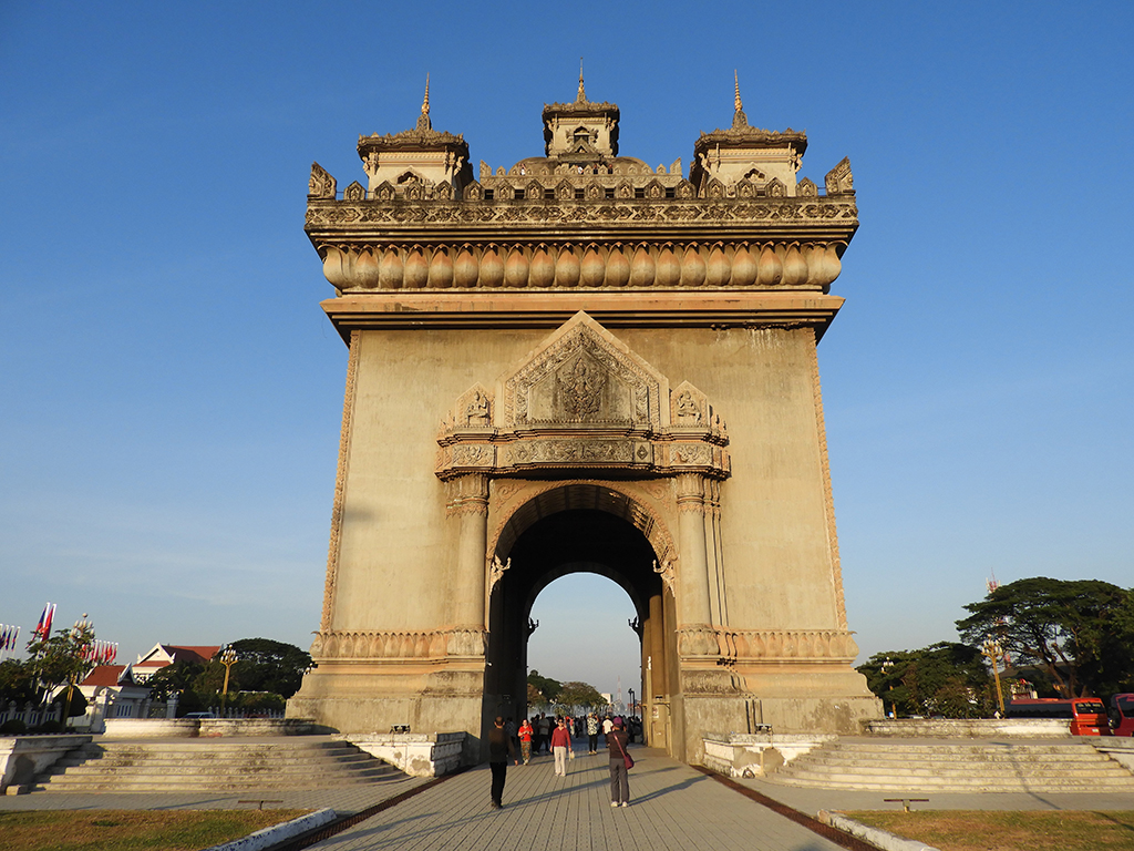 1287 - Arco di trionfo Patuxay a Vientiane