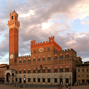 Downpour over Piazza del Campo, Palio di Siena postponed