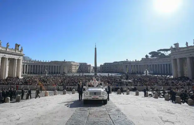 9Colonne | IL PAPA VERSO GIUBILEO “APRIRE LE PORTE”